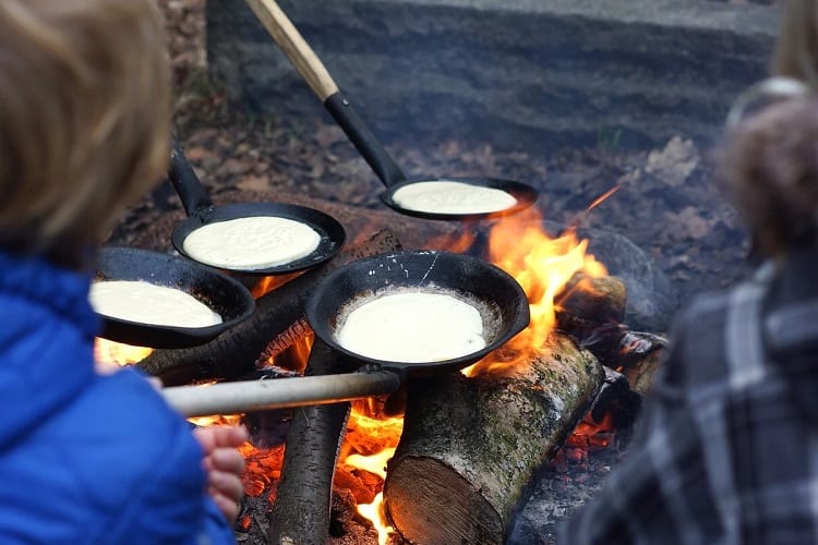 pancakes on campfire